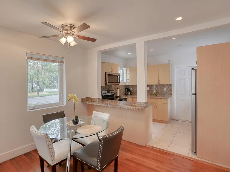 13875 NE 16th Ave — Photo 11