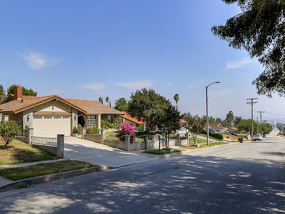 2nd image of 2831 Palm Ave