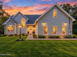 162 Oak Ridge Dr, Milford, PA 18337