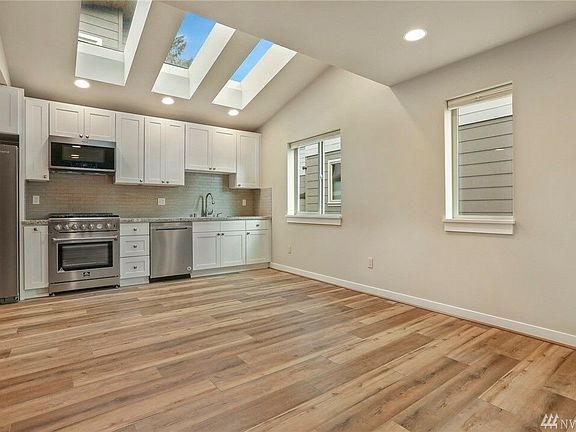 5th image of 9512 12th Ave NW #B