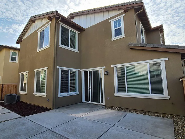 2402 Indigo Dr — Photo 15