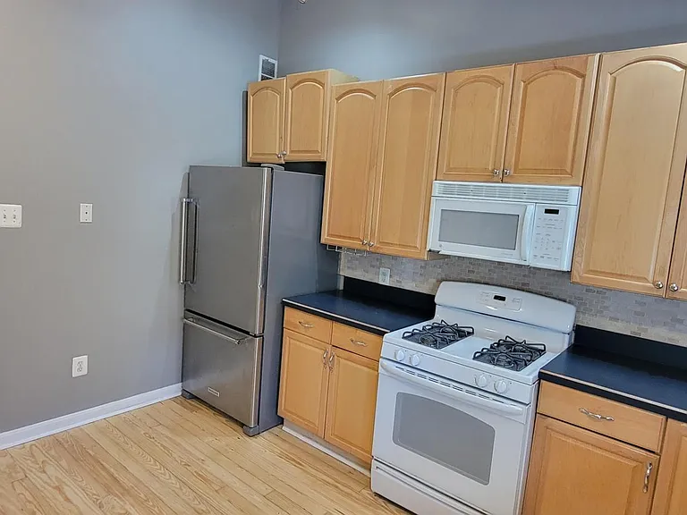 926 S Hanover St — Photo 3