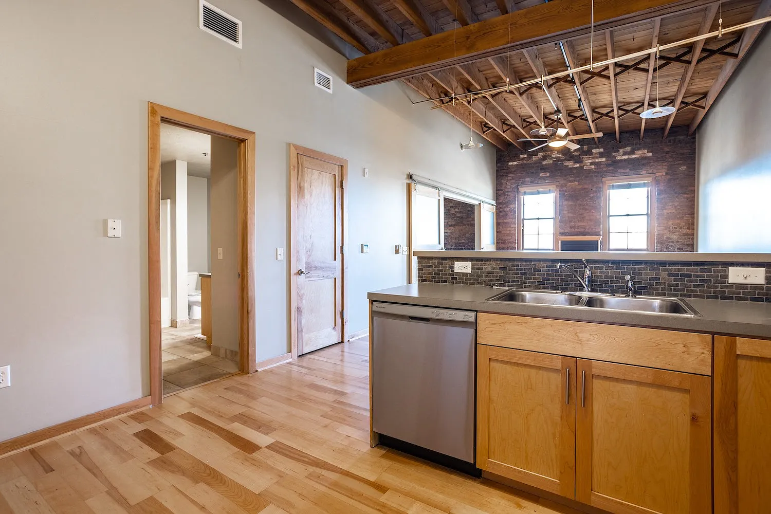 Larson Square Lofts — Photo 2
