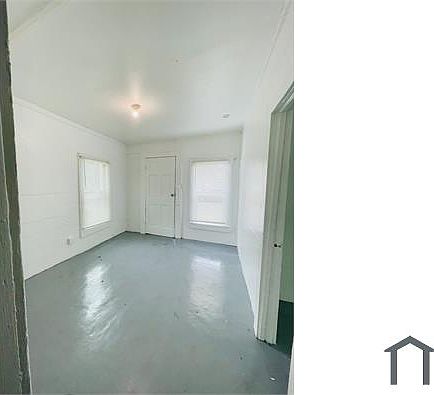 2nd image of 823 Avenue R NE #2