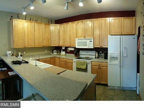 4th image of 648 Willoughby Way W