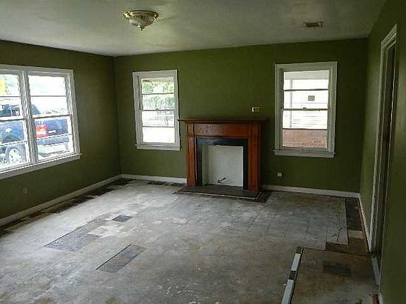 2nd image of 2423 Hoyer St
