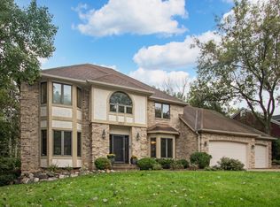 1327 Donegal Dr, Woodbury, MN 55125