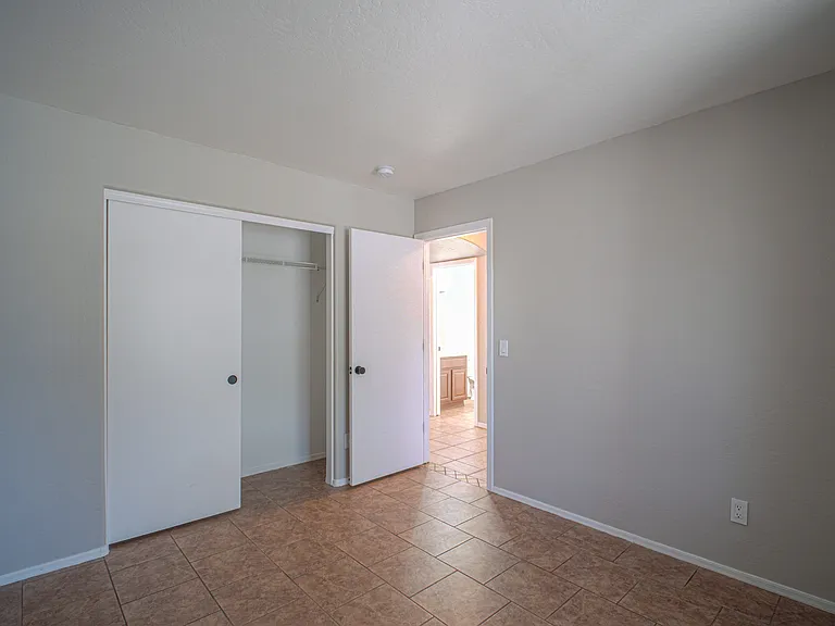 305 W Settlers Trl — Photo 16