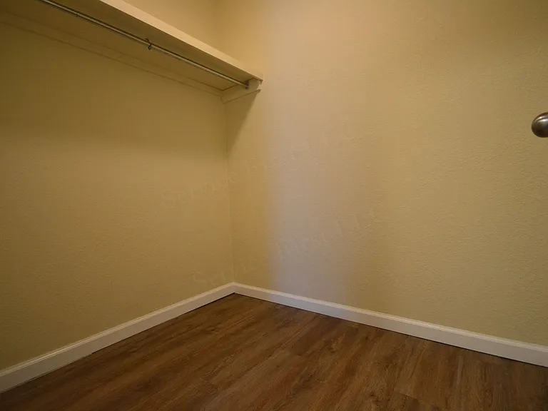 503 Broad St — Photo 13