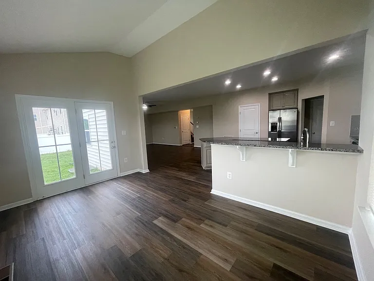 2410 Walthall Ct — Photo 19
