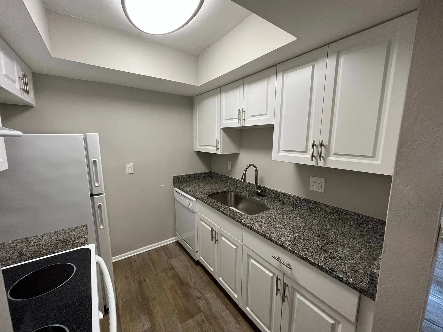 3322 Camelot Dr — Photo 3