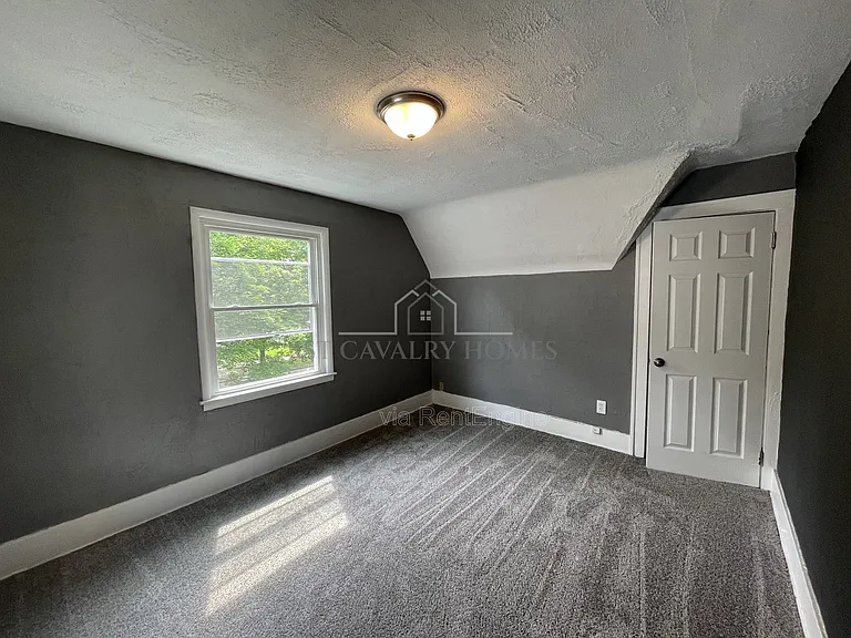 730 Noble Ave — Photo 9