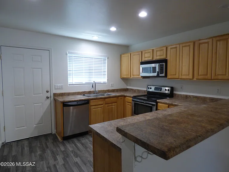 1077 N Riverside Dr #1 — Photo 4