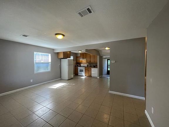 5th image of 5242 Woodend Ave