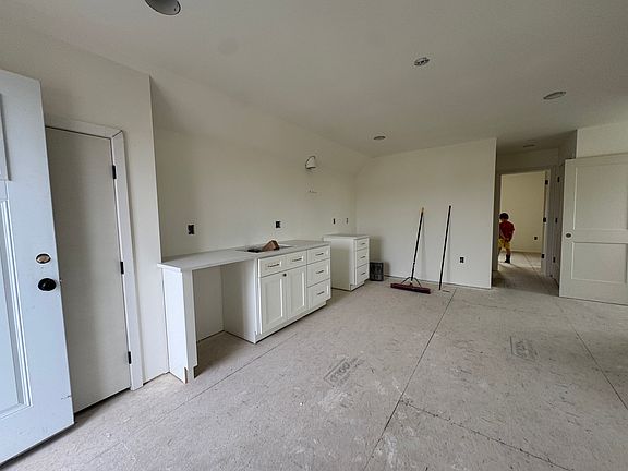 3rd image of 1428 Woodbury Drive Tarn #B