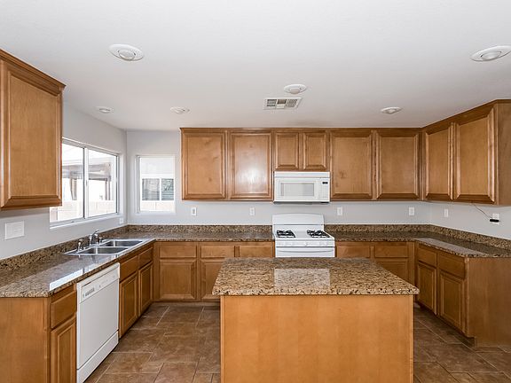 2nd image of 3148 McLennan Ave