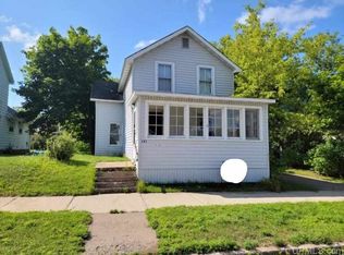 121 W D St, Iron Mountain, MI 49801