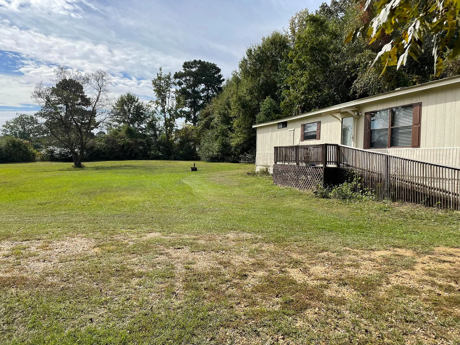 E Columbia, Magnolia — Photo 2