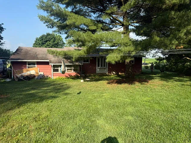 3 bed, 1025 sqft, $2,200 — Photo 2