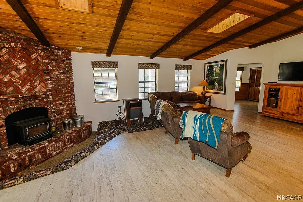 3 bed, 2.0 bath, 2080 sqft, $3,200 — Photo 4