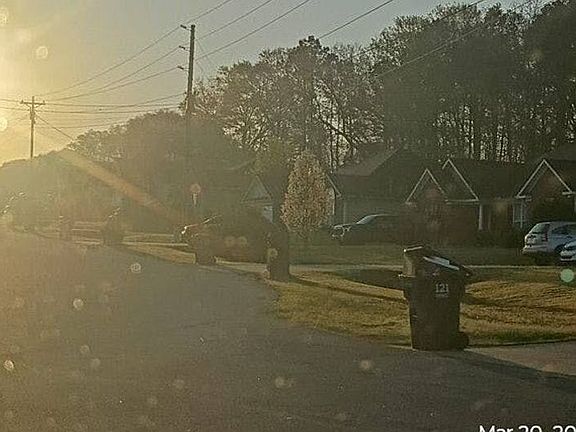 4th image of 50 Redwood Dr