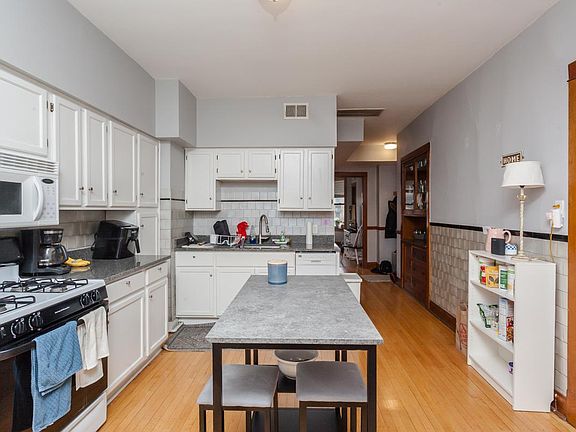 2nd image of 1538 W Wrightwood Ave #2F