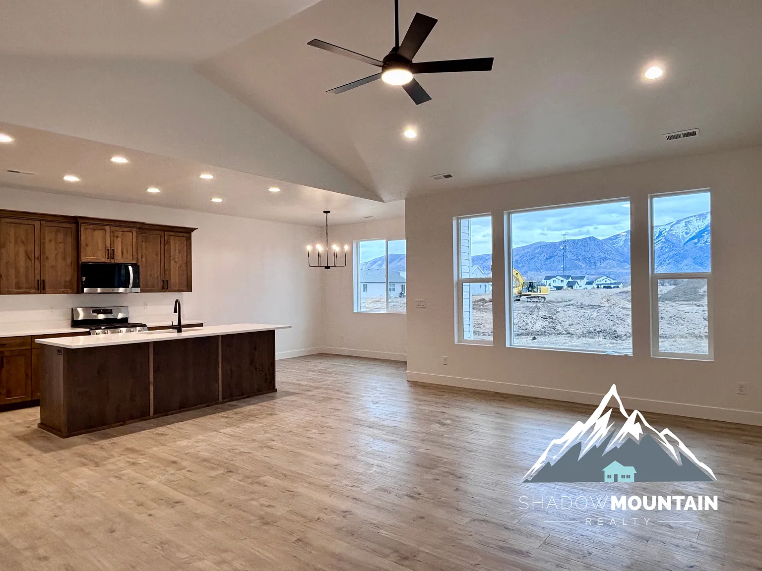 3 bed, 2.5 bath, 1600 sqft, $2,000 — Photo 3