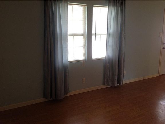 4th image of 625 Bluebonnet Dr