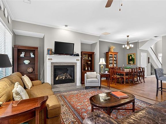 4th image of 1038 Constitution Way