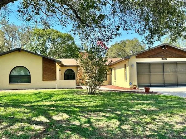 15201 Woodcrest Rd, Brooksville, FL 34604