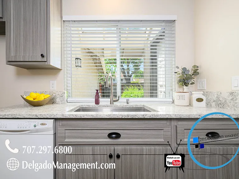 443 Greenbrier Ct — Photo 8