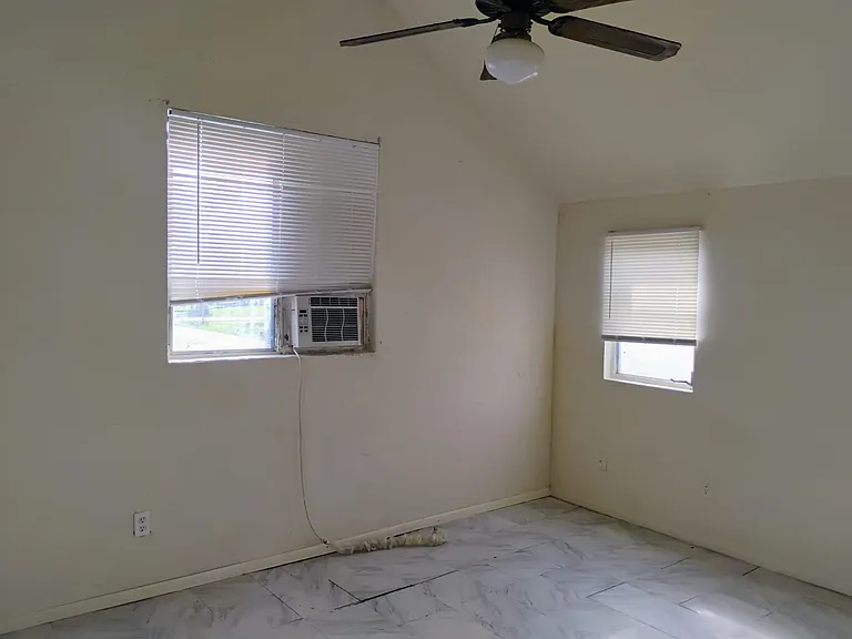 538 State St — Photo 22