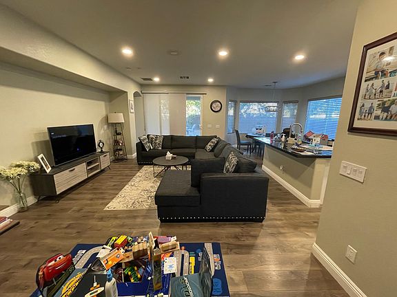 5th image of 10858 Milbank Ave