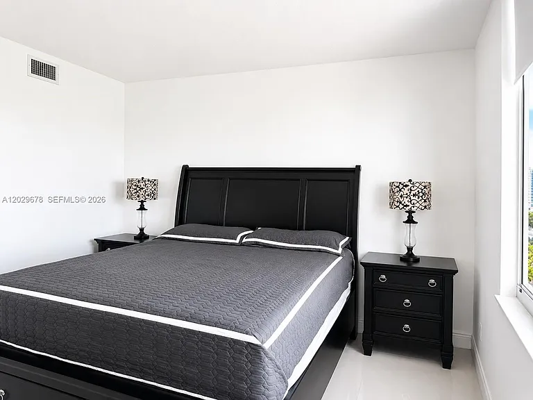 325 Biscayne Blvd #717 — Photo 9