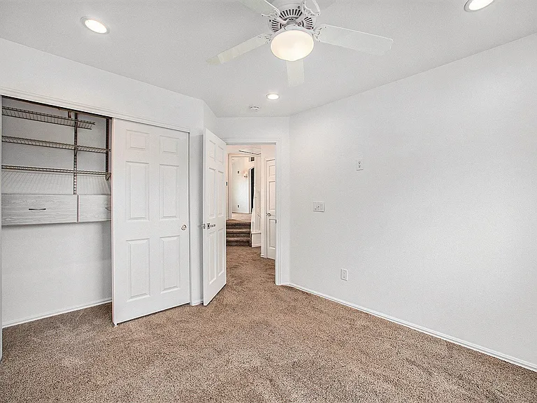 8438 Bluegrass Cir — Photo 15
