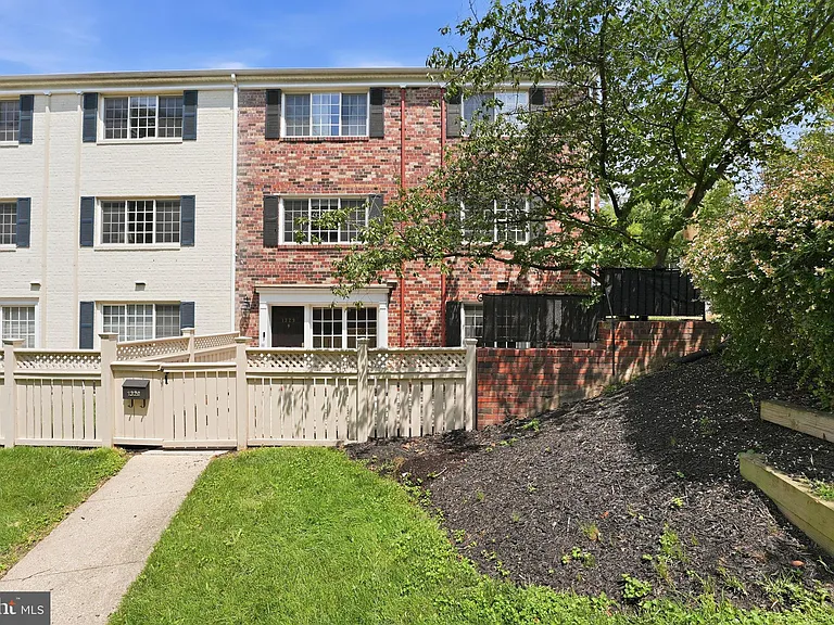 1329 N Van Dorn St — Photo 25