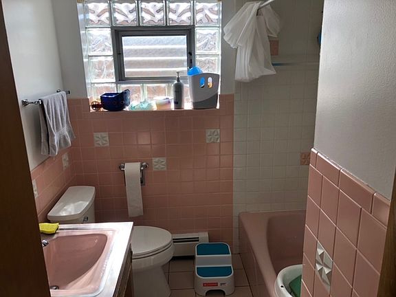 5th image of 8535 W Berwyn Ave #1