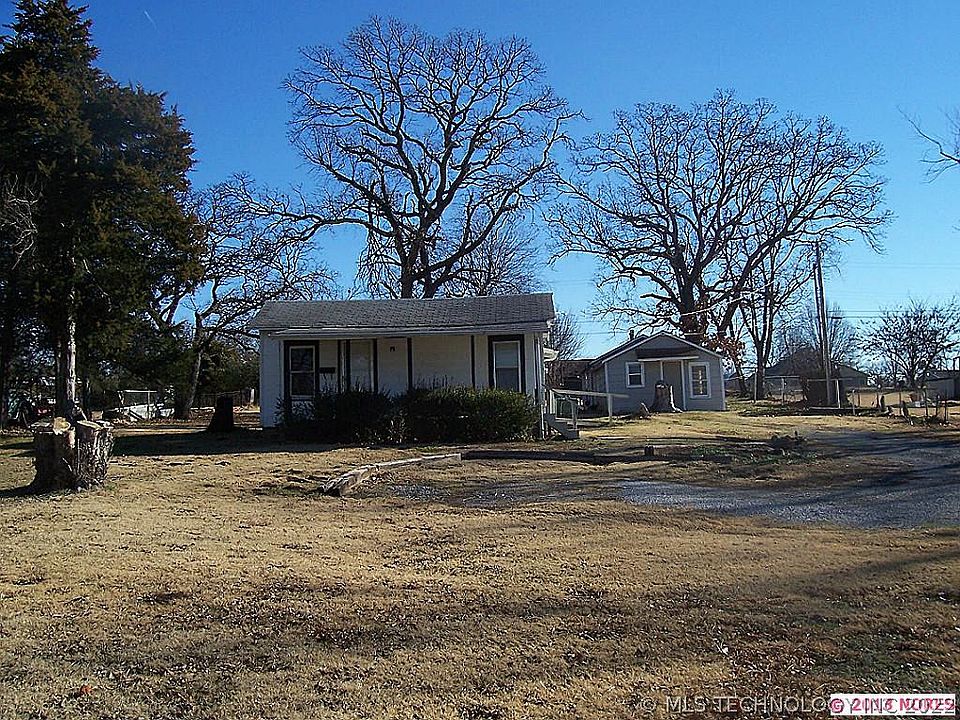 2nd image of 3217 Summit Blvd