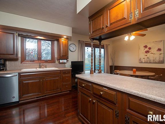5th image of 913 26th Avenue Ct