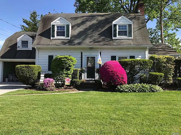 4th image of 686 De Mott Ave