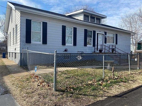 2nd image of 9809 Luna Ave