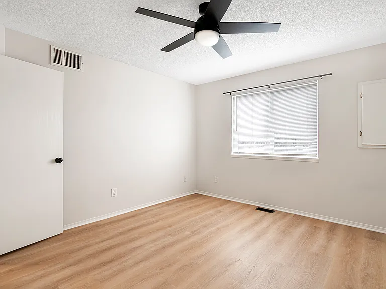 3332 N Governeour Cir — Photo 15
