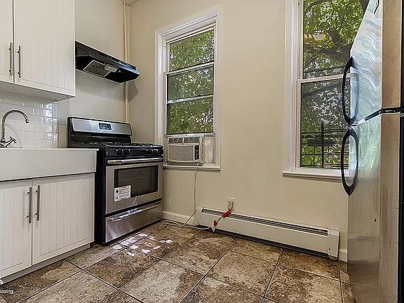 3rd image of 254 Van Horne St #2