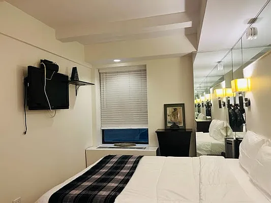 Rented by Manhattan Management Group | media 6