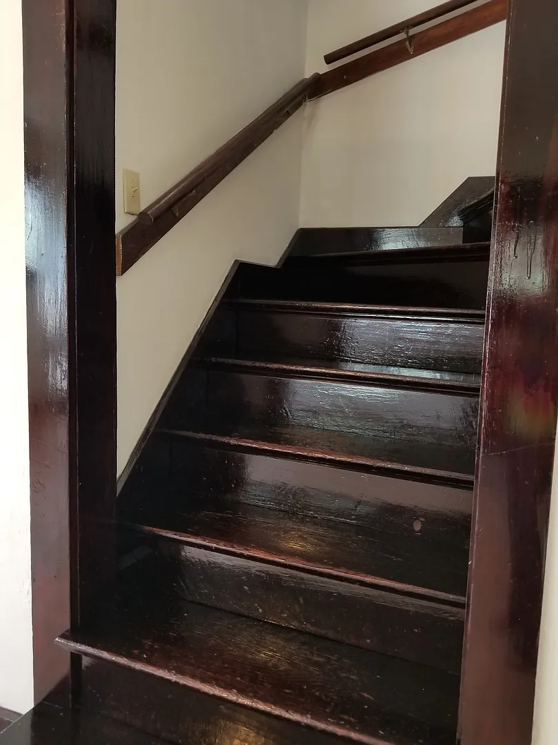 August 2027 5 Bed 3 Bath House Downtown — Photo 4