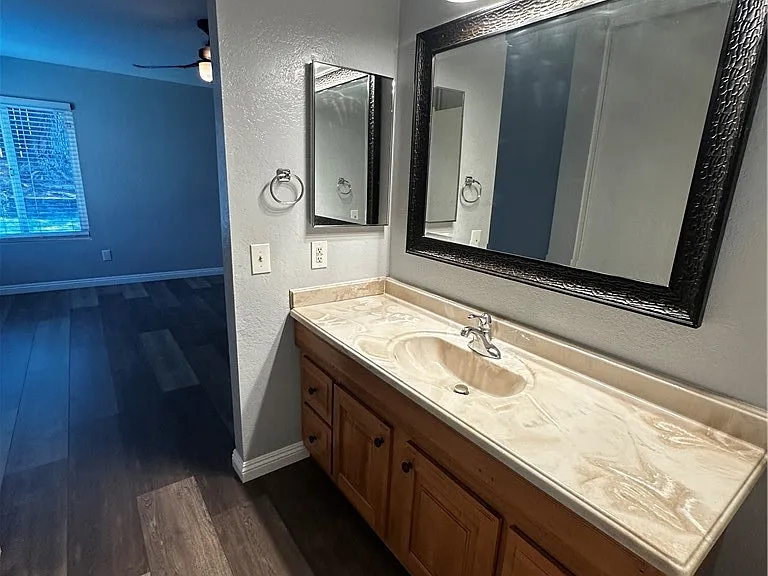 2152 Trafalgar Ave — Photo 12
