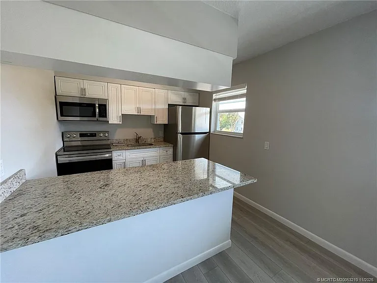 661 Hernando St #9 — Photo 8