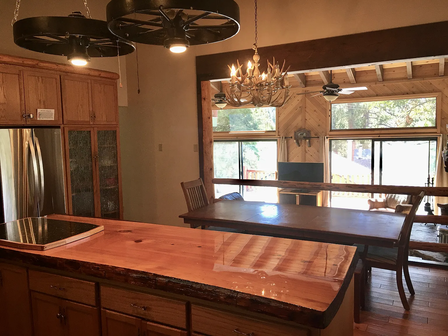 3 bed, 2100 sqft, $2,995 — Photo 4