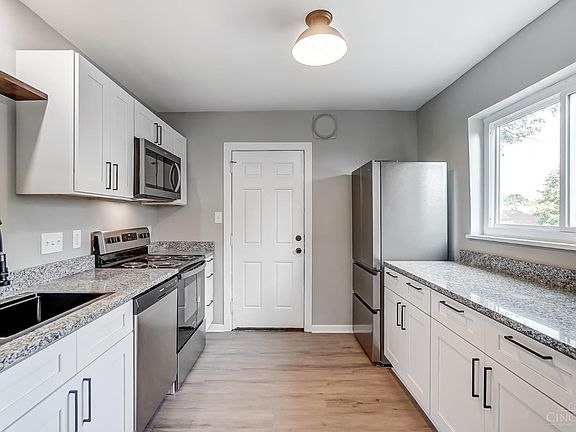 2nd image of 1041 Belvoir Ln