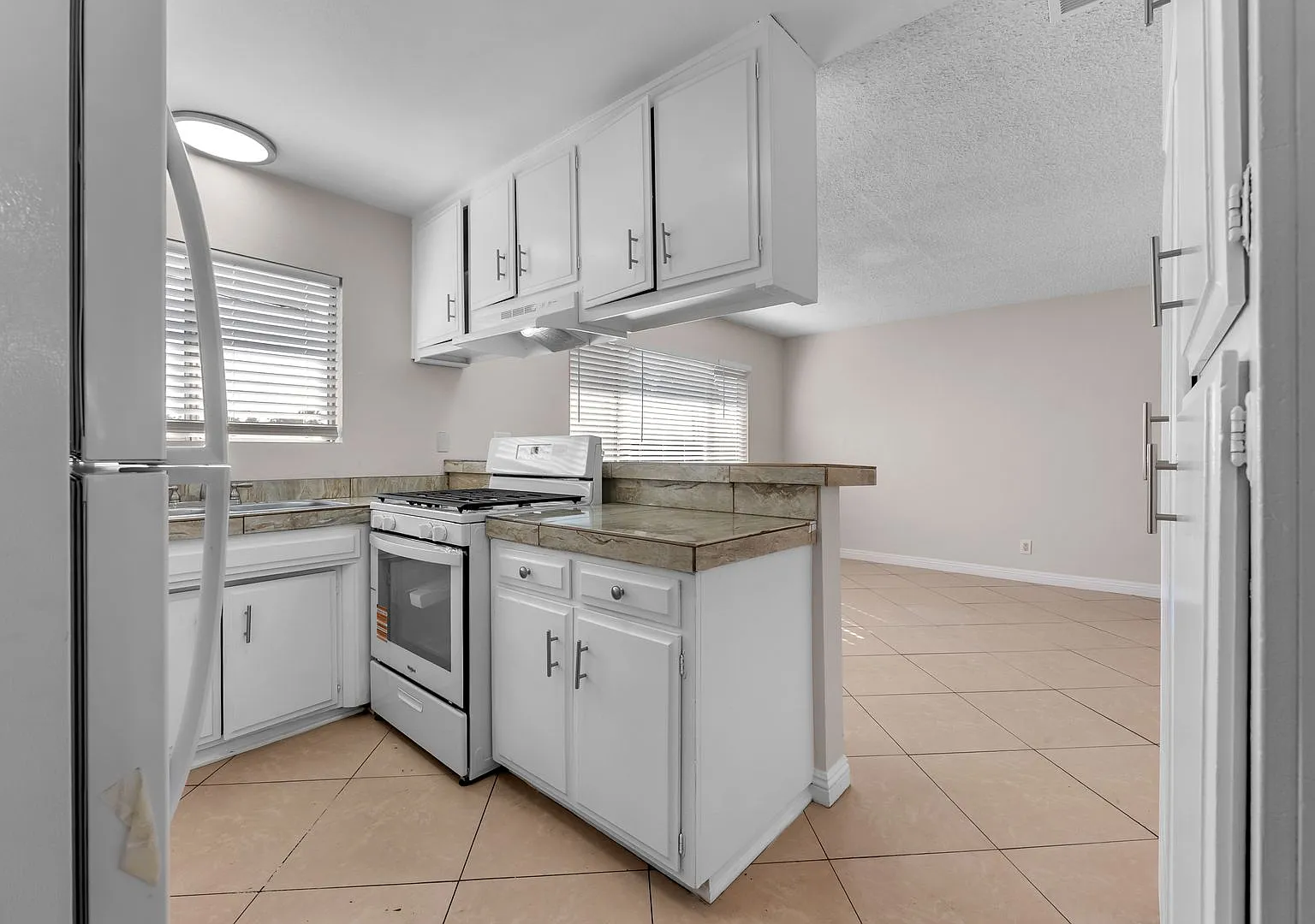 243 Sonora Dr — Photo 1